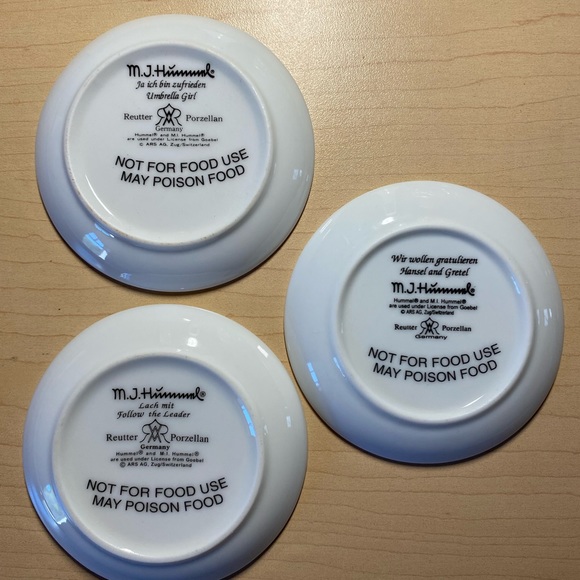 3 mini  MJ Hummel collectible plates - Picture 2 of 6